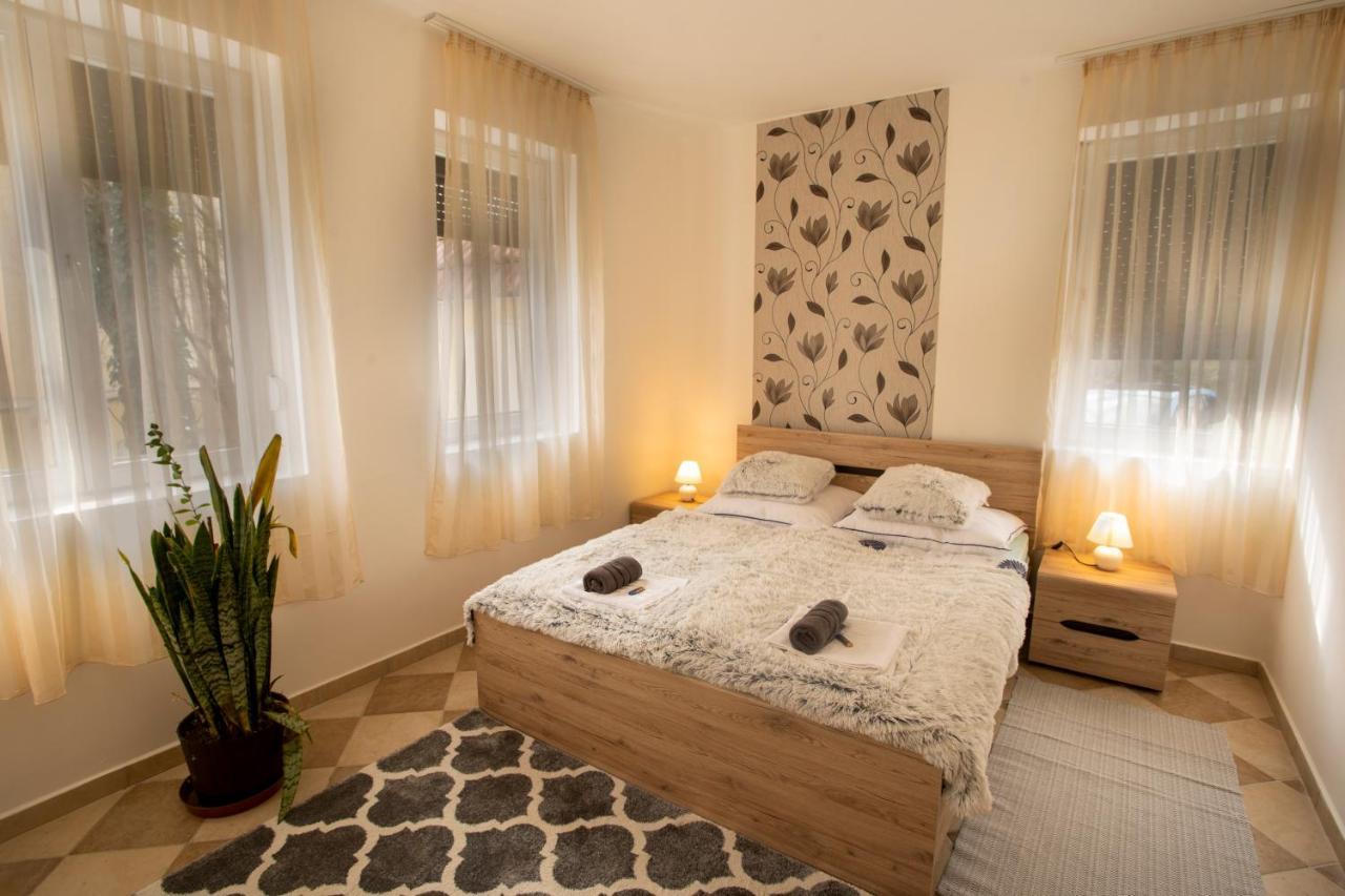 Szitakoeto Apartman Eger Buitenkant foto